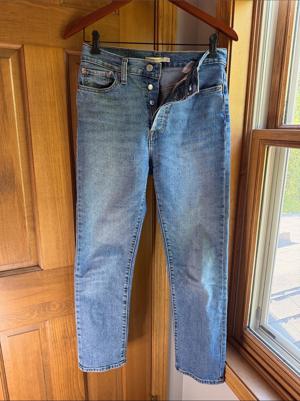 Levi’s Wedgie Straight Ankle Women’s Jeans Medium Wash Button Fly Women’s Sz 27